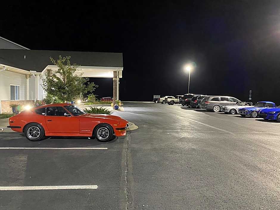 Garnett Hotel & RV Park