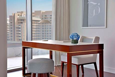 One-Bedroom Corner Suite with Sea View