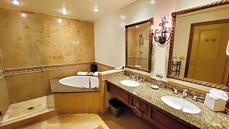 Deluxe Queen Room with Two Queen Beds