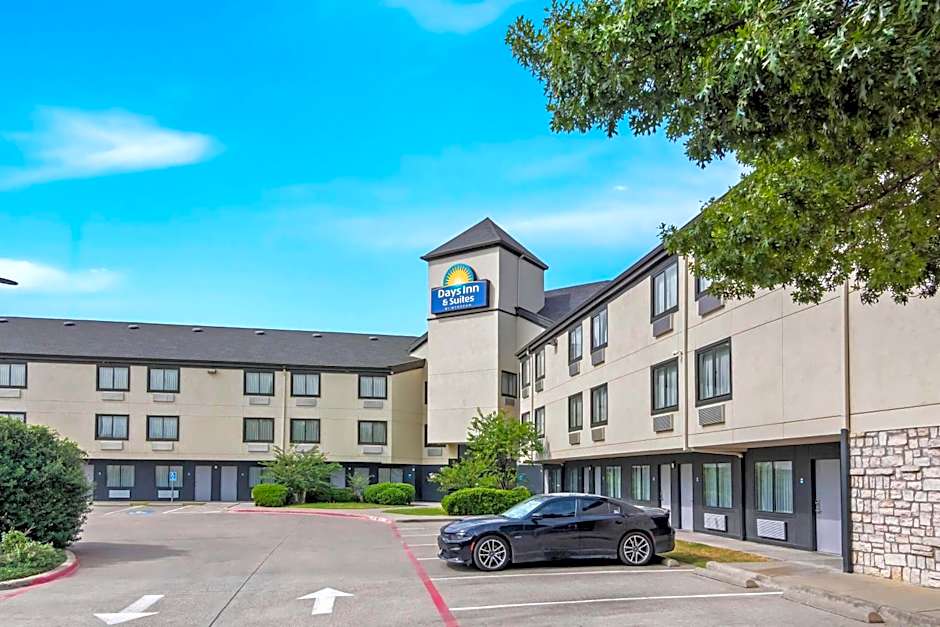 Days Inn & Suites by Wyndham DeSoto