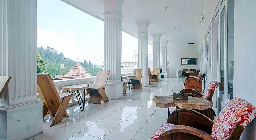 RedDoorz near Grojogan Sewu Tawangmangu