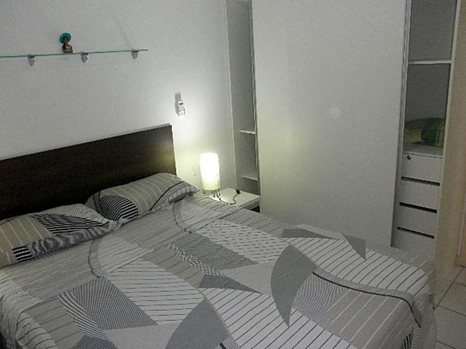 NA BEIRA MAR DE PAJUCARA - EDIFICO NEO 2- APARTAMENTO COM 02 QUARTOS - POSSUI VARANDA- VISTA LATERAL DO MAR- AVENIDA DOUTOR ANTONIO GOUVEIA 1081- CONSUMO ELETRICO É PAGO No CKECK-OUT 1KWH É 1,35 REIAS -TEM TELA DE PROTEÇÃO-