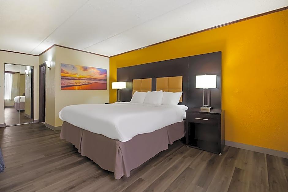 Clarion Pointe Lake Jackson - Clute