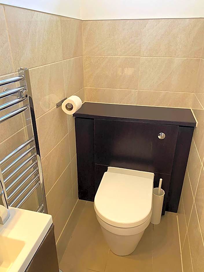 Lyall Apartment Hotel