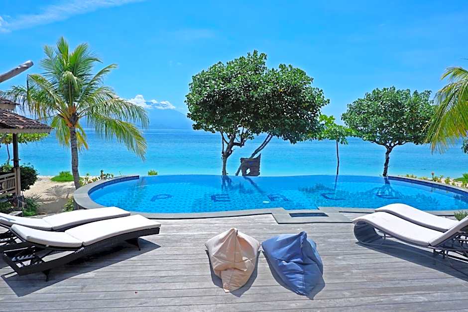 Blue Harbor Beachfront Villas & Resto