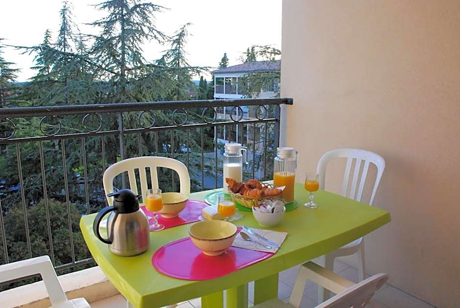 UZES APPART HOTEL Résidence Le Mas des Oliviers