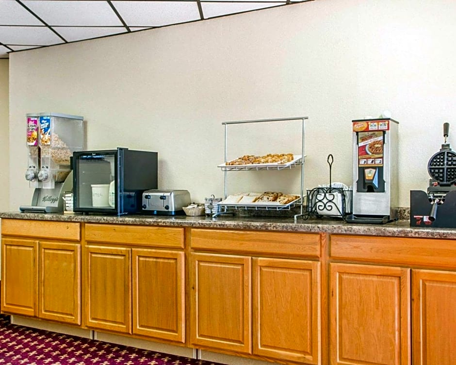 Econo Lodge Inn & Suites Stevens Point