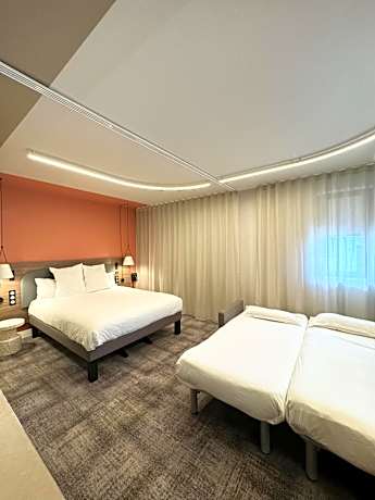 Superior Suite with 1 Double Bed and 2 Single Beds