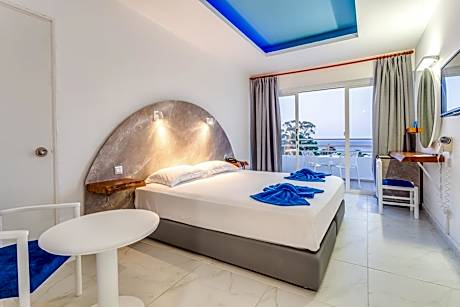 Twin Room with Sea View