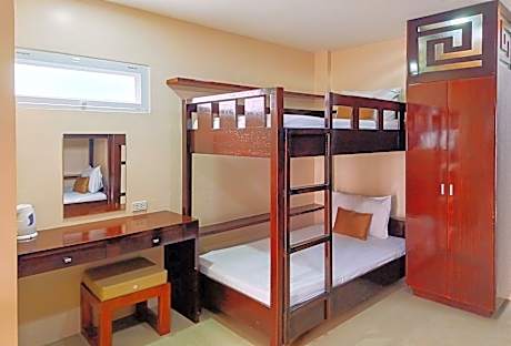 8-Bed Mixed Dormitory Room