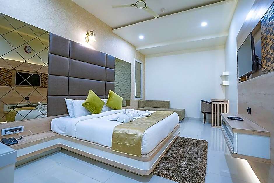 Hotel Wisteria blue