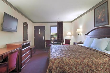 1 King Bed Studio Suite Non-Smoking