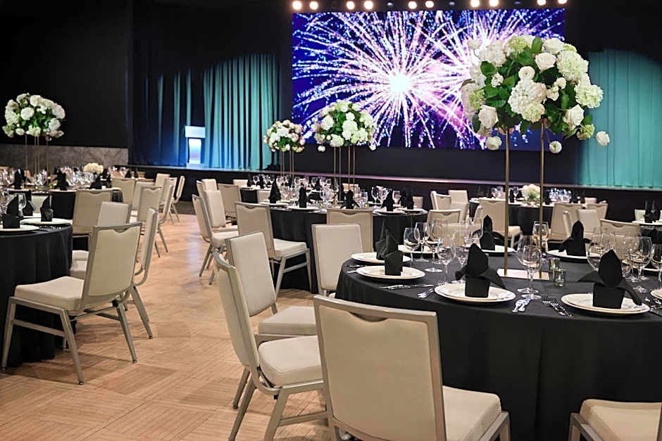 The Statler Dallas, Curio Collection By Hilton