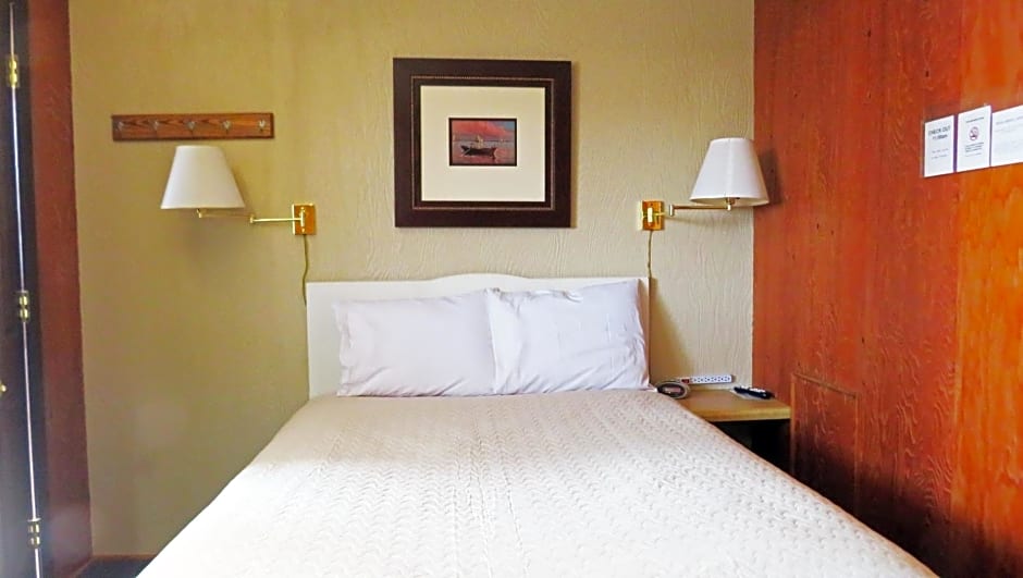 Indianhead Ironwood Hotel