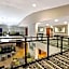 La Quinta Inn & Suites by Wyndham Detroit Metro Airport