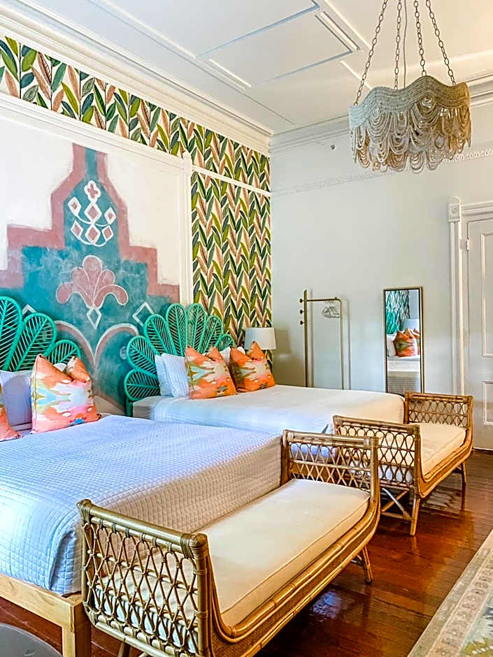 Marreros Guest Mansion - Adult Only