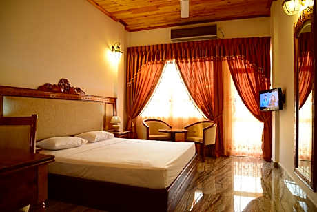 Deluxe Double Room (2 Adults + 1 Child)