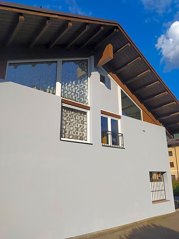 Zdjęcie 1 z 7 — 6 Bedroom