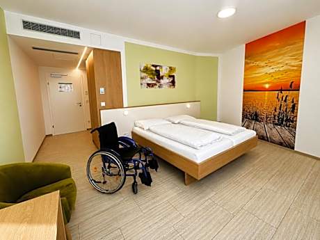 Large Double or Twin Room