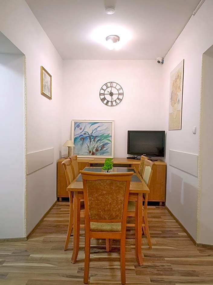 Babel Hostel, Dworzec PKP, Rynek