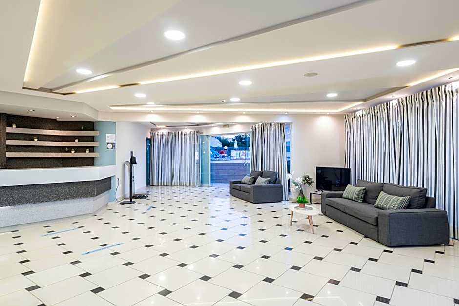 Karras Hotel