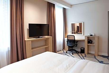 Queen Room - Mobility Access