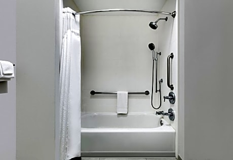 Deluxe Twin Room - Mobility Access Tub