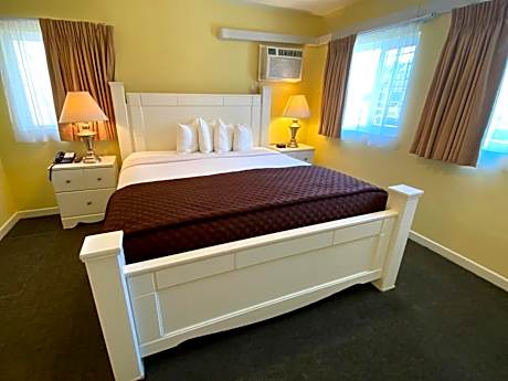 Deluxe King & Queen Suite