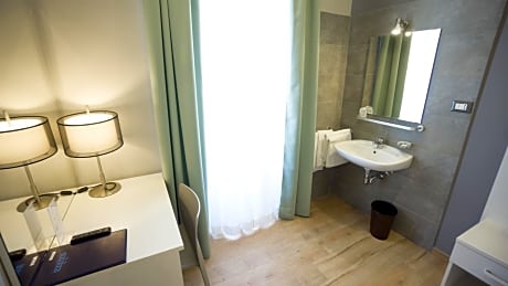 Twin Room with Private External Bathroom