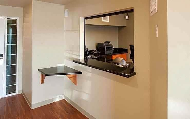 WoodSpring Suites Springfield