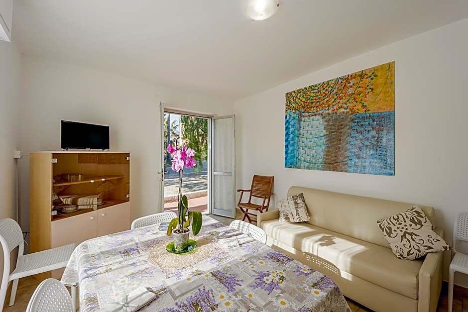 Loano Apartment Pool & Garden