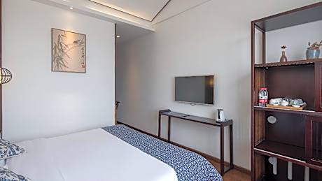 View King Bed