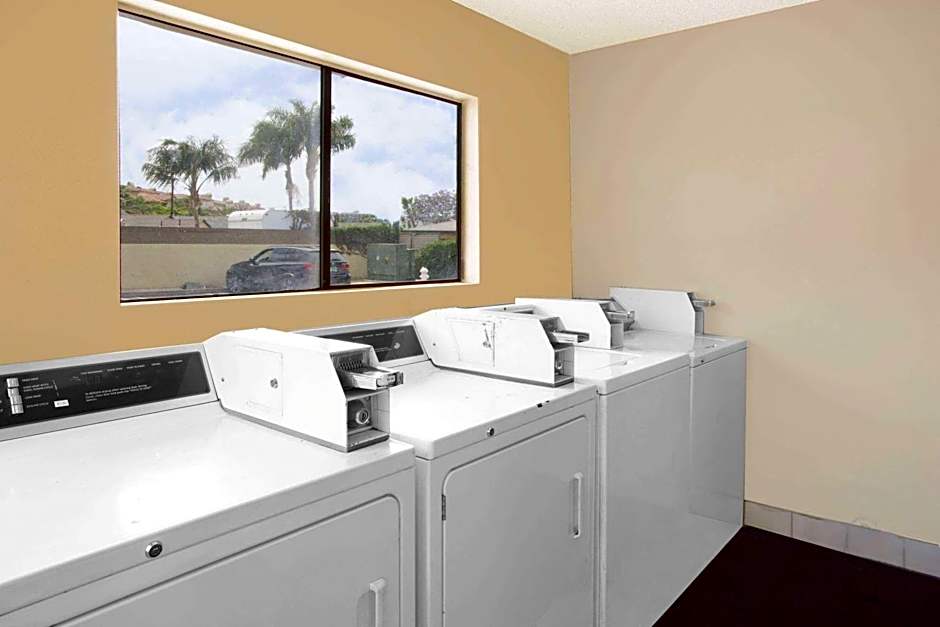 Travelodge by Wyndham Costa Mesa Newport Beach Hacienda