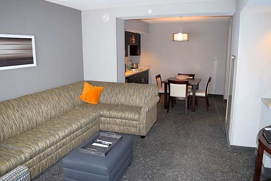 Holiday Inn and Suites East Peoria By IHG