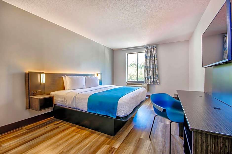 Motel 6 Jeffersonville, IN