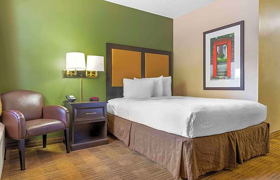 Studio 6 Suites Fresno North CA