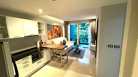 EMERALD TERRACE CONDO 52-FAMILY 1 Bedroom POOL VIEW