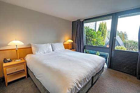 Family  Room with Lake View