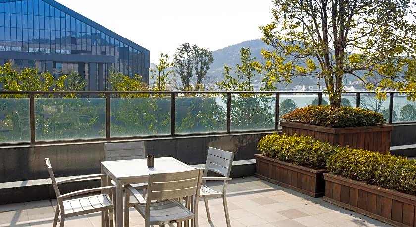 Hilton Ningbo Dongqian Lake Resort