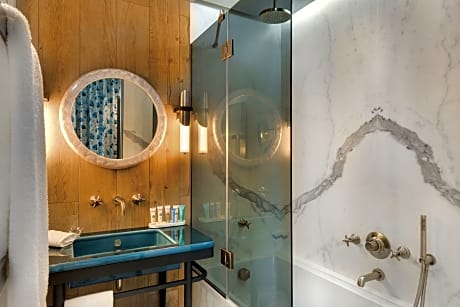 DELUXE ROOM WITH BALCONY