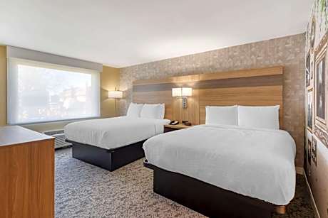 Queen Suite with Two Queen Beds and Sofa Bed - Non-Smoking
