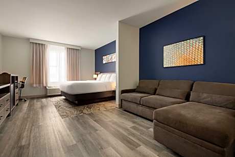 Deluxe King Room - Mobility Access/Non-Smoking