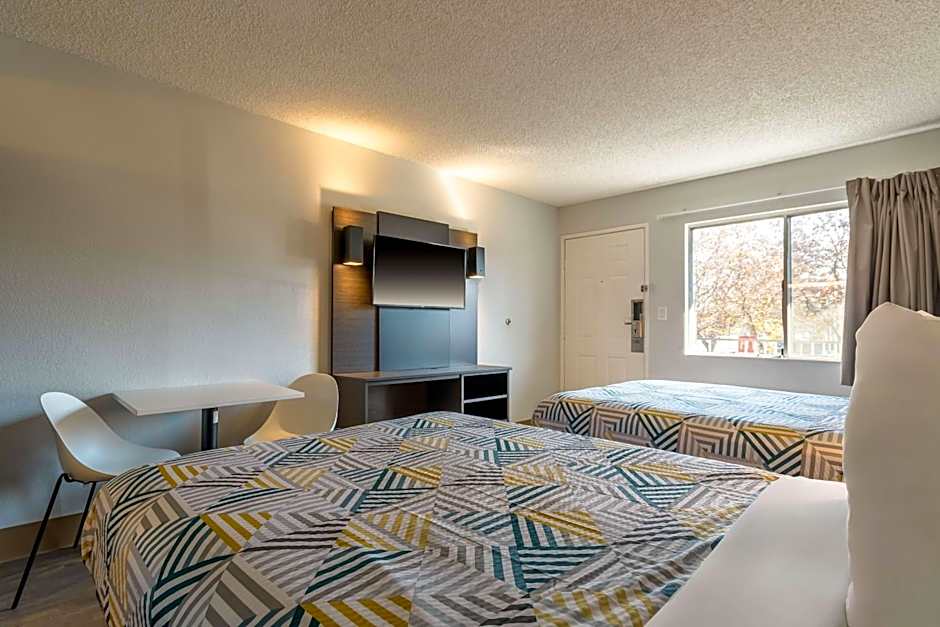 Motel 6 Hayward, CA- Silicon Valley Gateway