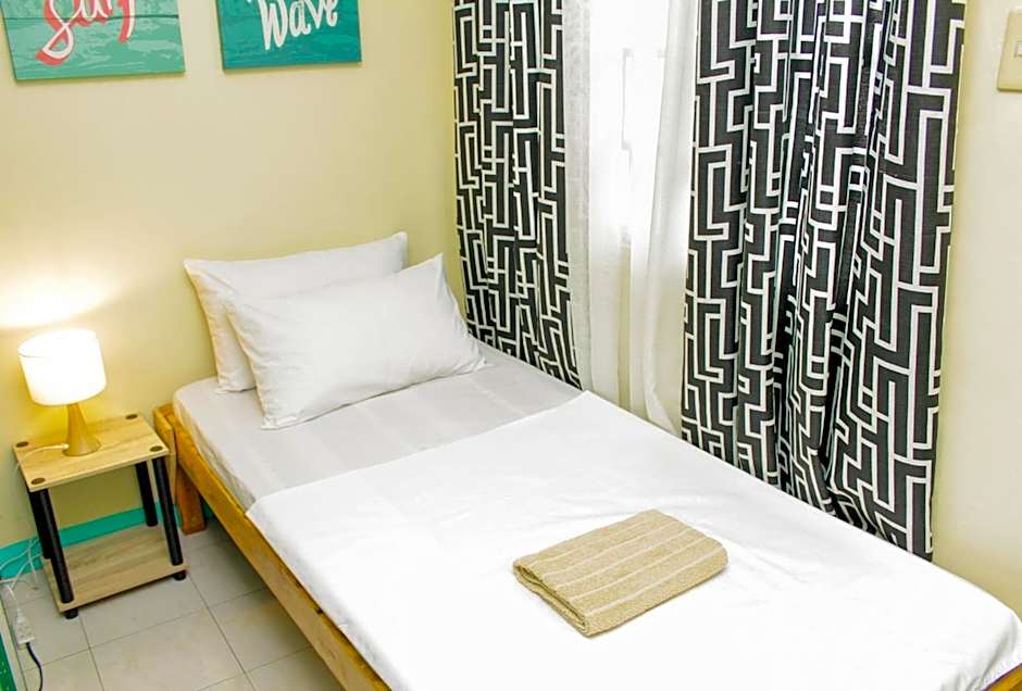 Nomads MNL Backpackers Homestay - near Airport