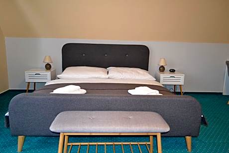 King Studio with Sofa Bed