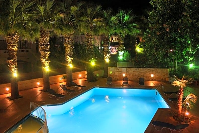 Latania Studios & Apartments