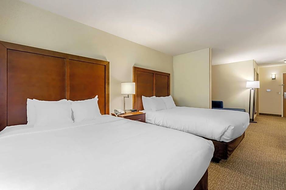 Comfort Suites Johnson Creek Conference Center