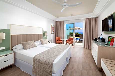 Suite with Private Pool ( Adults Only + 18)