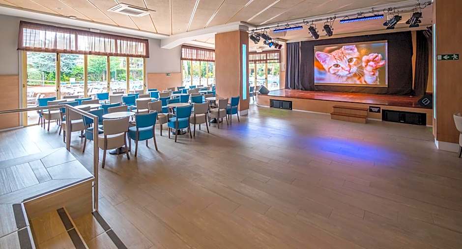 Golden Avenida Family Suites 4*