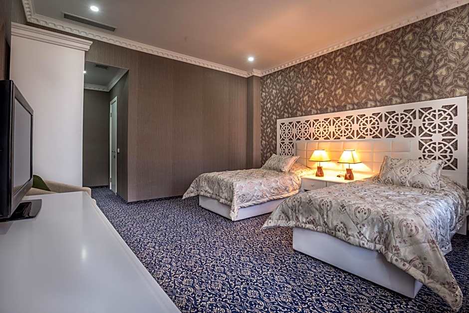 Premier Old Gates Hotel